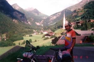 5-h  podjazd na przełęcz Hochtor w Dolomitach. Widok na Alpy.