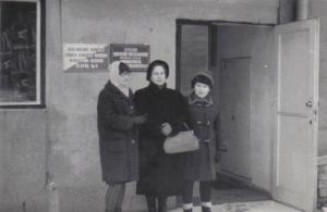 Z córkami, luty 1965