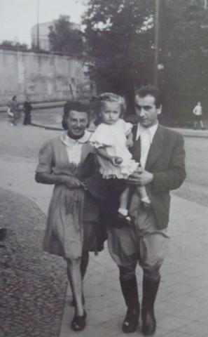 Z żoną Albiną Jędrch i z córką Iwonką Jędruch - Gdańsk Wrzeszcz 1947