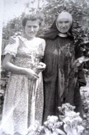 Z najstarszą siostrą Ś. Albiną we Lwowie