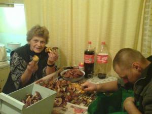 Nasielsk 2011 ulubione zajecie Mamy i dziadka Zenona. Na zdjeciu z Marcinem