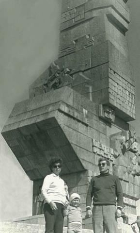 Rodzice i  Renatka na Westerplatte, rok 1971
