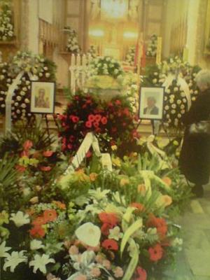 Ostatnie pożegnanie Halinki w kościele św.Wincentego aPaulo na Bródnie przez siostrę Irenę