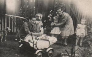 Michalina z córką Ireną, wnuczką Teresą, Sławką i Ewą oraz wnukiem Michałem
