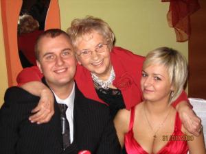 Z babcią Krysią i ukochanym Robertem na ślubie brata:)