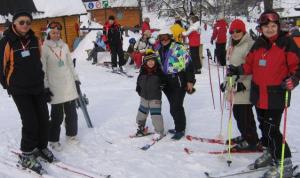 Korbielów, luty 2006  Pierwsze kroki Maksia na nartach - pod opieką Babci