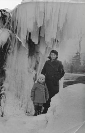 Michalina z córką Ireną, koniec lat 30.