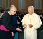 Ksiądz Profesor i Jan Paweł II, zdjęcie dzięki uprzejmości Ks. dra Wojciecha Gryglewicza