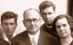 od lewej: Henryk z tatą Adolfem /1896 - 1941/, starszym bratem Witoldem i mamą Zofią / 1898 -  24.05.1984/